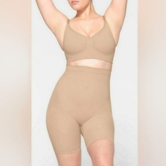 SKIMS Other - SKIMS SEAMLESS SCULPT SHORTS Clay Sculpting Body Shaper Small Medium NWOT